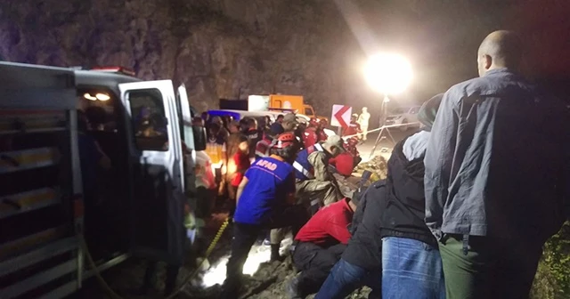 Kayıp muhabiri ararken suya kapılan 2 asker şehit oldu