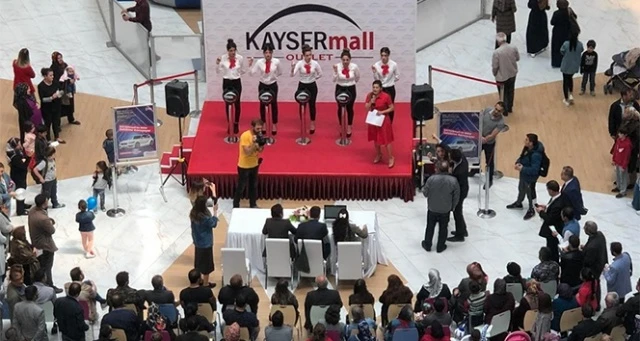KAYSERmall Outlet müşterisine araba kazandırdı