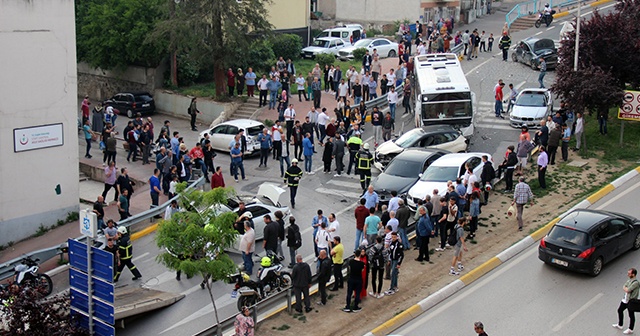 Kocaeli’de yasak olan yokuşa giren otobüsün freni patlayınca 10 aracı biçti