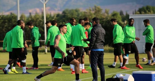 Kupa şampiyonu Akhisarspor Süper Lig'e veda edebilir