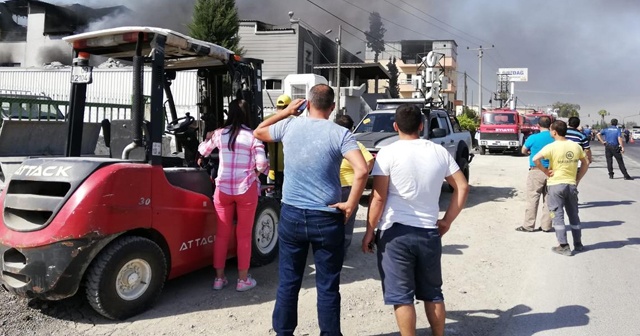 Mersin&#039;de fabrika yangını