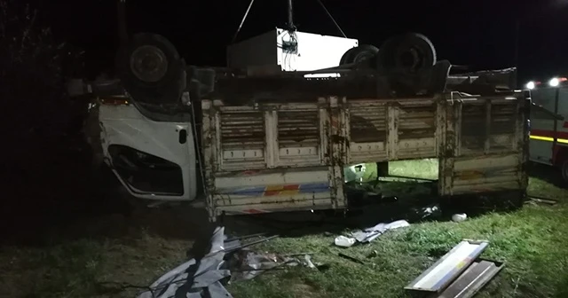 Mültecileri taşıyan kamyon devrildi: 5 ölü, 37 yaralı
