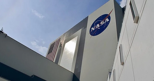 NASA, Ay'a kadın astronot çıkaracak