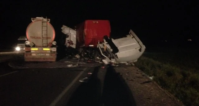 Nusaybin'de tır ile tanker çarpıştı: 1 ölü, 1 yaralı