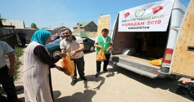 Orta Asya'da yüzler İHH ile güldü