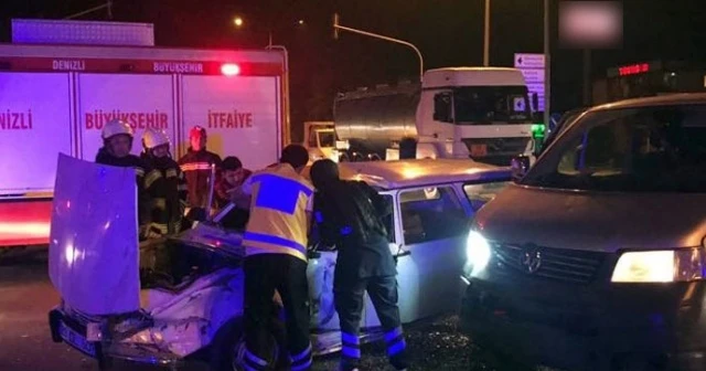 Otomobilde sıkışan sürücüyü itfaiye kurtardı