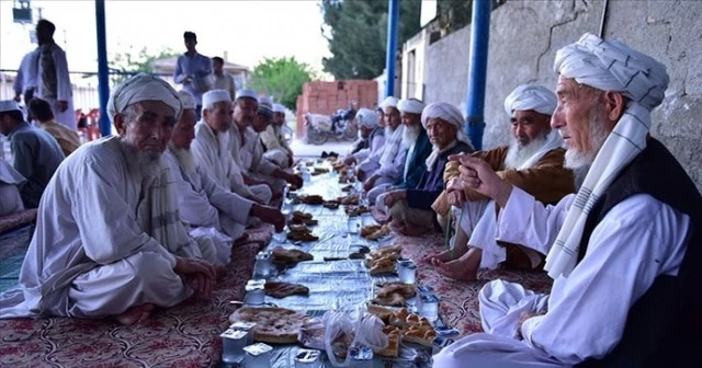 Özbek Türkleri asırlık iftar geleneğini yaşatıyor