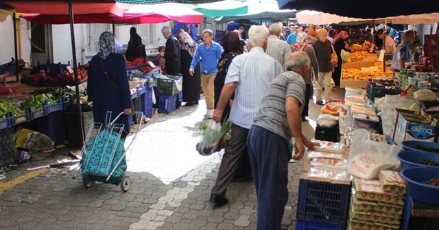 Pazarda &#039;bayram&#039; hareketliliği