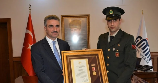 Şehit yakınlarına devlet övünç madalyası verildi