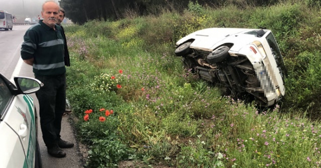 Şiddetli yağış kaza getirdi, minibüs şarampole uçtu