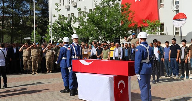 Siirt&#039;te şehit güvenlik korucusu için tören düzenlendi