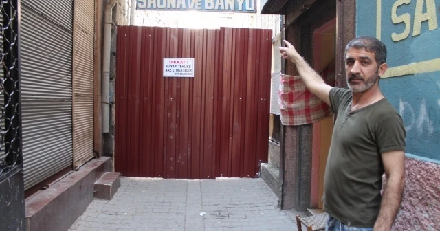 Tarihi han yıkılma tehlikesi ile karşı karşıya kaldı, sokak kapatıldı
