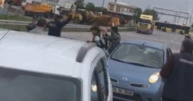 Tartışma kavgaya dönüştü, polis havaya ateş ederek tarafları ayırdı!