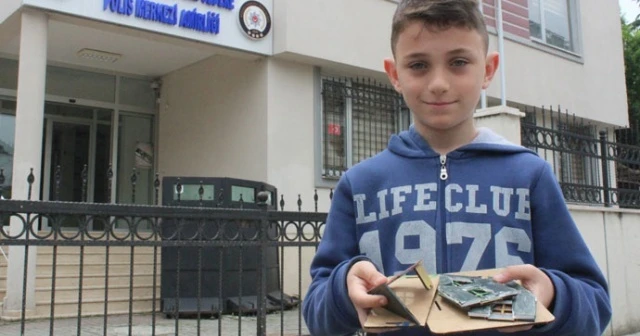 Tartıştığı çocuklar ödevini parçalayınca soluğu polis merkezinde aldı