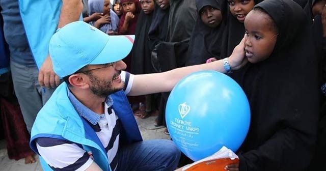 TDV&#039;den Somalili çocuklara bayramlık