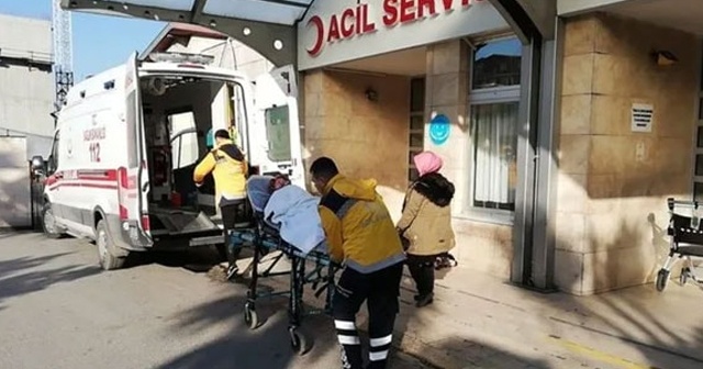 TEM&#039;de otomobil TIR&#039;a ok gibi saplandı: 1&#039;i ağır 4 yaralı