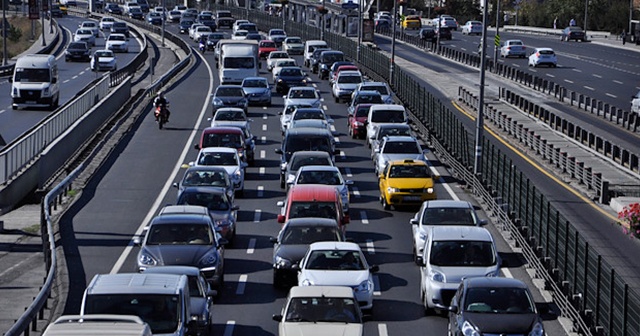 Trafik yoğunluğuna &#039;düşük emisyon alanı&#039; önlemi