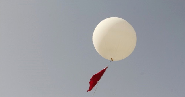 Türk bayraklı meteoroloji balonu gökyüzüne uçuruldu