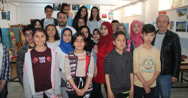Yabancı uyruklu çocuklar uyum sorununu resim yaparak aşıyor