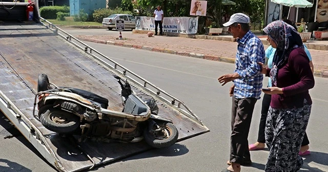 Yaya geçidinden motosikletle geçmeye kalkınca hastanelik oldular