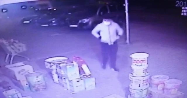 Yüzüne hasta maskesi taktı, 5 bin TL çaldı
