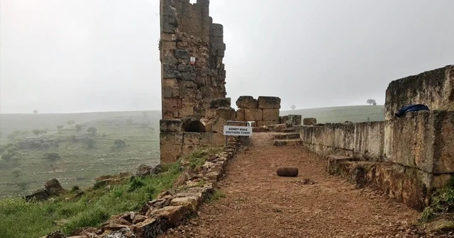Zerzevan Kalesi'ne turist akını