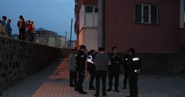 4. kattan düşen küçük çocuk hayatını kaybetti