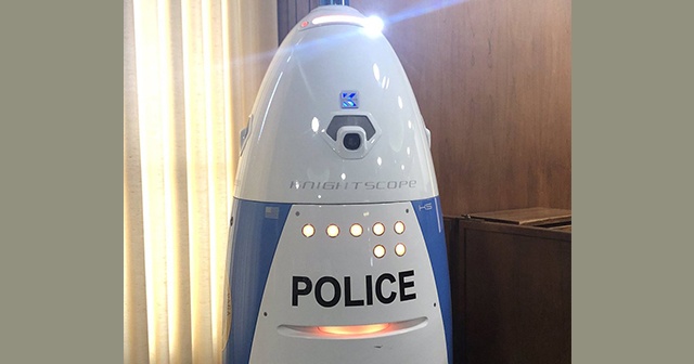 ABD’de yumurta şeklindeki robot polis devriye gezdi