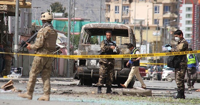 Afganistan&#039;da Taliban bombalı araçlarla saldırdı: 11 ölü