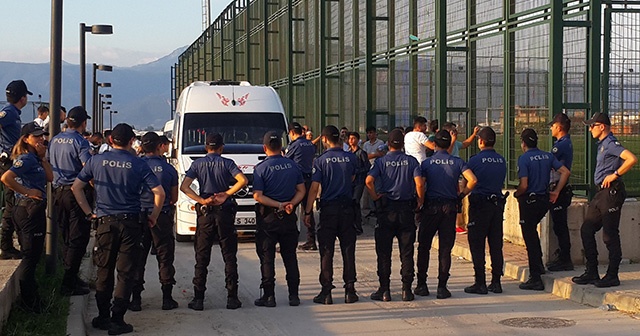 Amatör küme maçı karıştı, hakemleri polis çıkardı