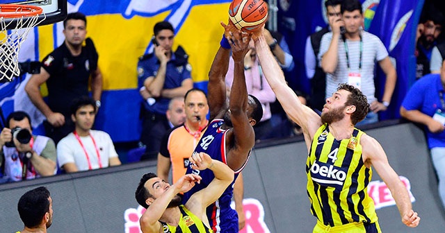 Anadolu Efes deplasmanda Fenerbahçe Beko&#039;yu yenerek seride 2-1 öne geçti