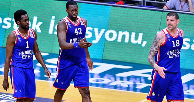 Anadolu Efes final serisinde avantaj kazandı