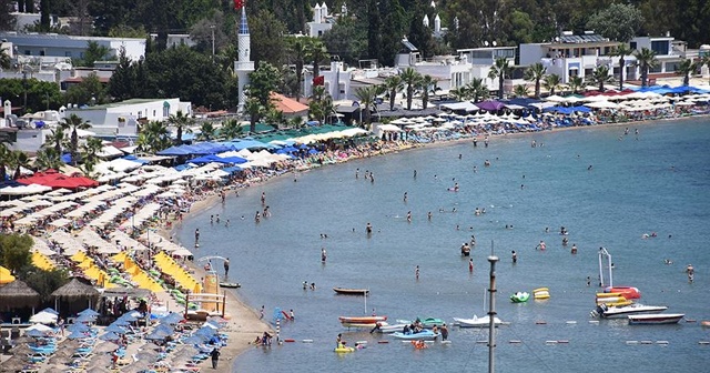 Antalya bayramda 400 bin kişiyi ağırladı