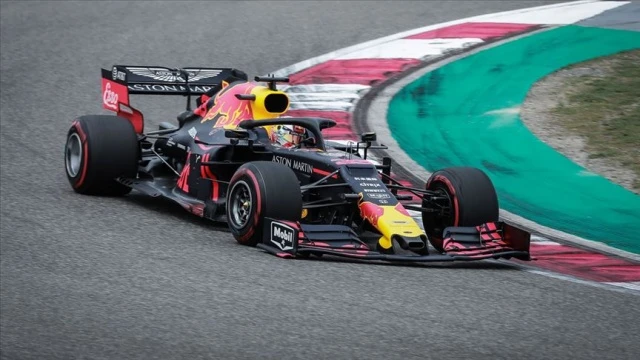 Avusturya'daki yarışı inceleme sonunda Verstappen kazandı