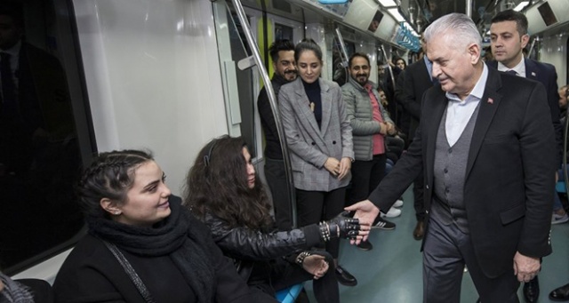 Binali Yıldırım&#039;dan gençlere çağrı: Gelin kankam olun