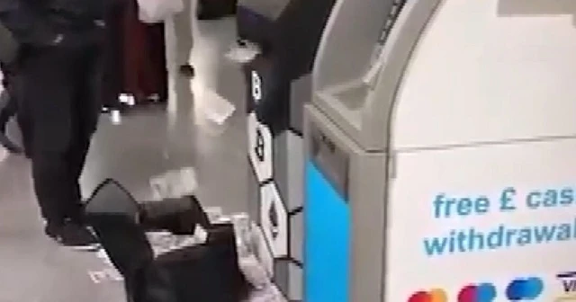Bitcoin ATM'si para saçtı