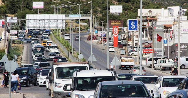 Bodrum&#039;da araçlar 4 km&#039;lik yolu 45 dakikada geçti