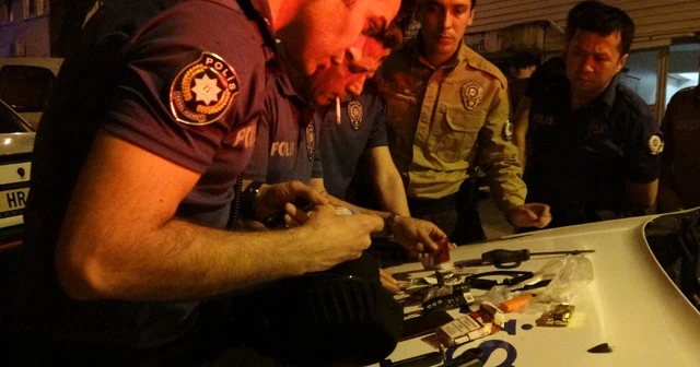 Cezaevi firarisi, tornavidayla polisi yaralayıp, silah çekti