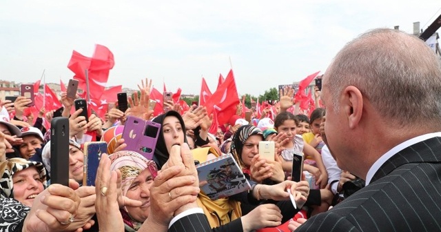 Cumhurbaşkanı Erdoğan&#039;a İstanbul&#039;da sevgi seli