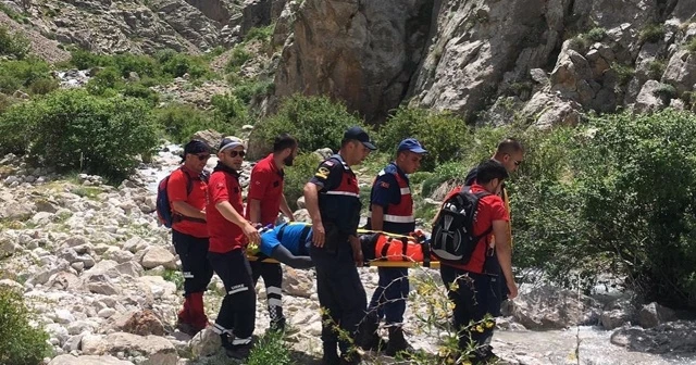 Dağcı tırmanış esnasında düşerek ayağını kırdı