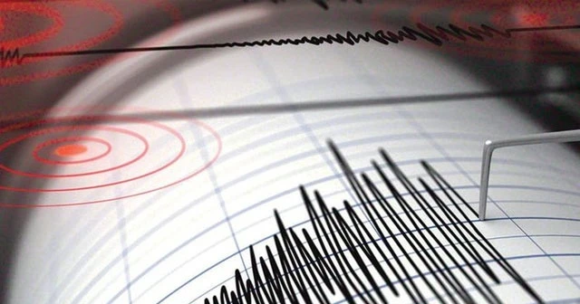 Endonezya'da 5,7 büyüklüğünde deprem