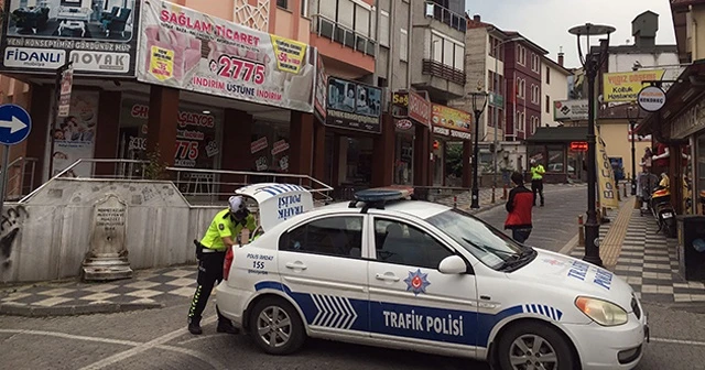 Eşine laf attığını iddia ettiği şahsı sokak ortasında vurdu