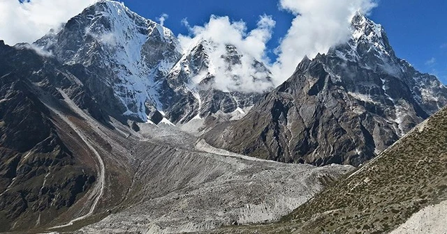 Everest'ten 11 ton çöp toplandı