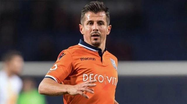 Fenebahçe'de ilk imza Emre Belözoğlu'na
