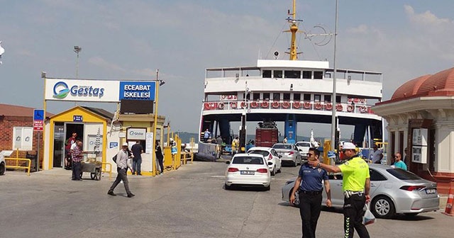 Feribot seferleri ve bağlantı yollarında trafik yoğunluğu