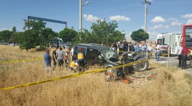 Kahramanmaraş’ta hafif ticari araçla traktör çarpıştı: 2 ölü, 1 yaralı