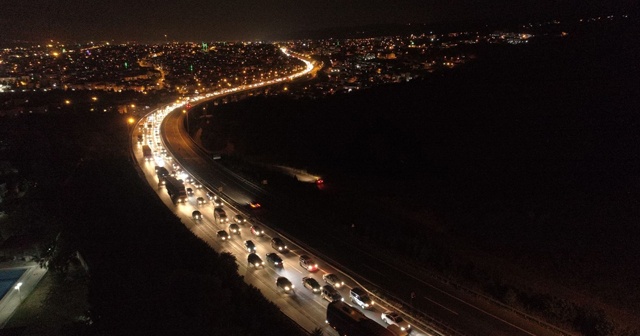 Kocaeli'de bayram trafiği durma noktasına geldi