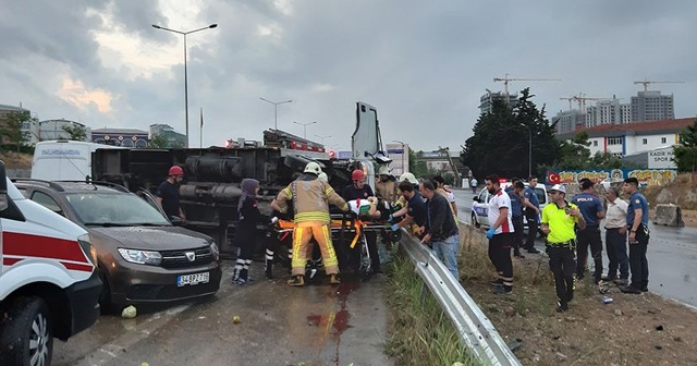 İstanbul&#039;da yağış! Kazalar yaşandı, araçlar mahsur kaldı