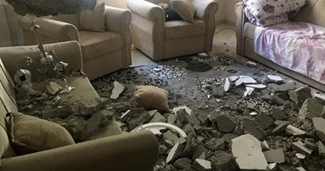 Mersin'de bir evin tavanı çöktü: Anne ile oğlu yaralandı