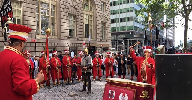 New York’un kalbinde mehter sesleri